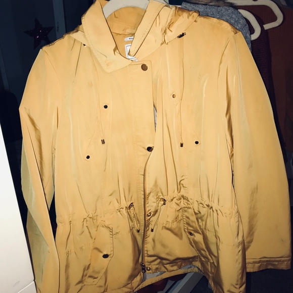Yellow Rain Coat - Picture 4 of 7